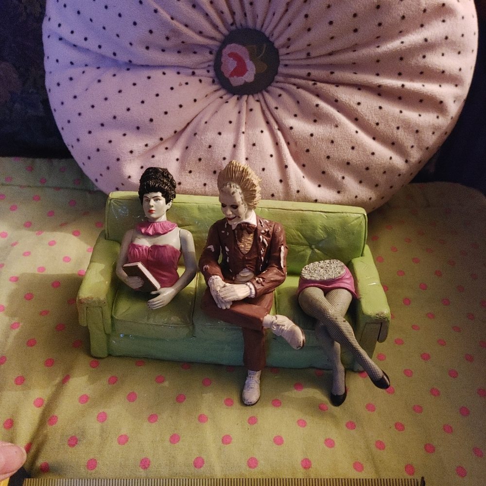 Beetlejeuce Couch Set Collectable - Picture 5 of 8